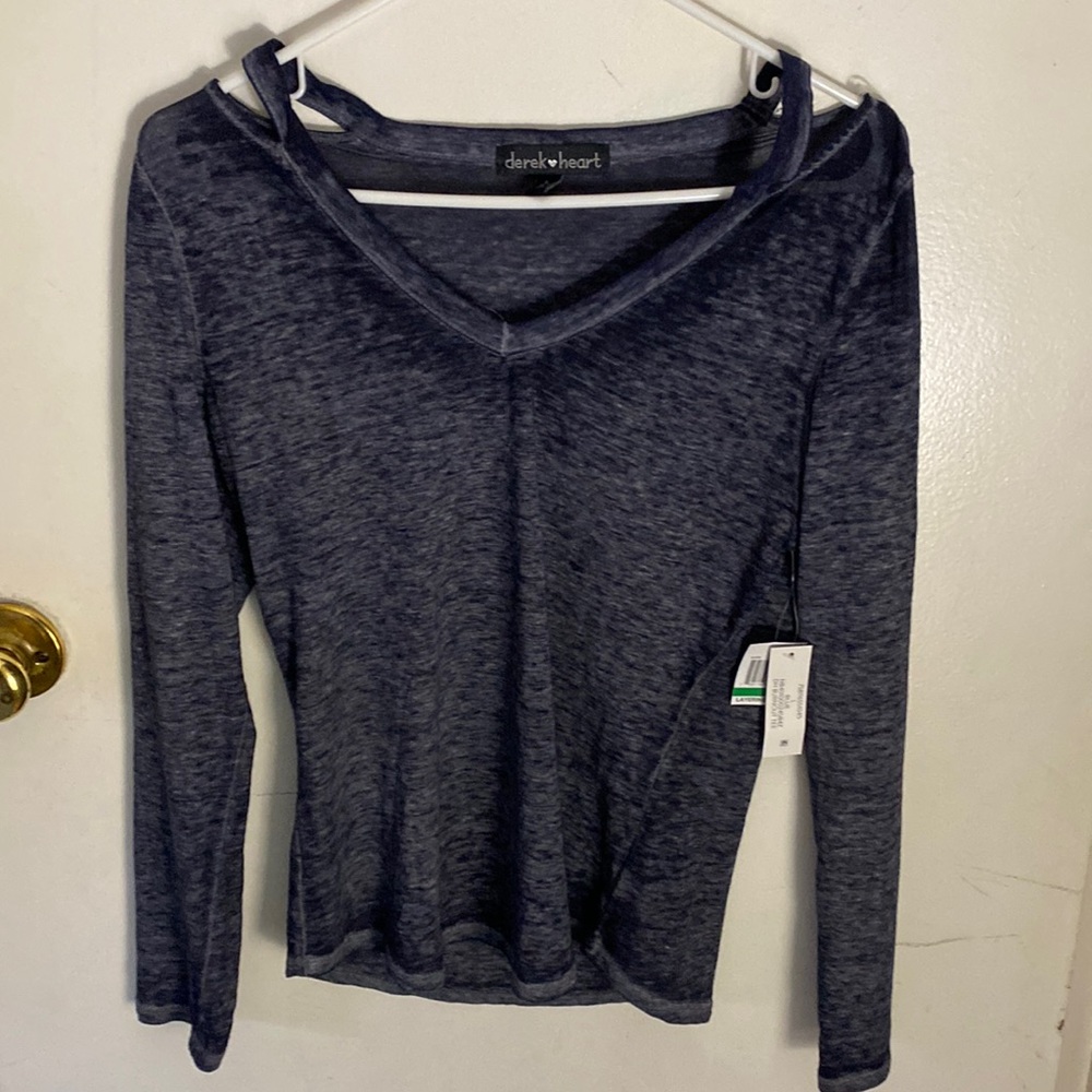 NWT Derek Heart ls super soft v neck with small cut outs shirt blue/ black